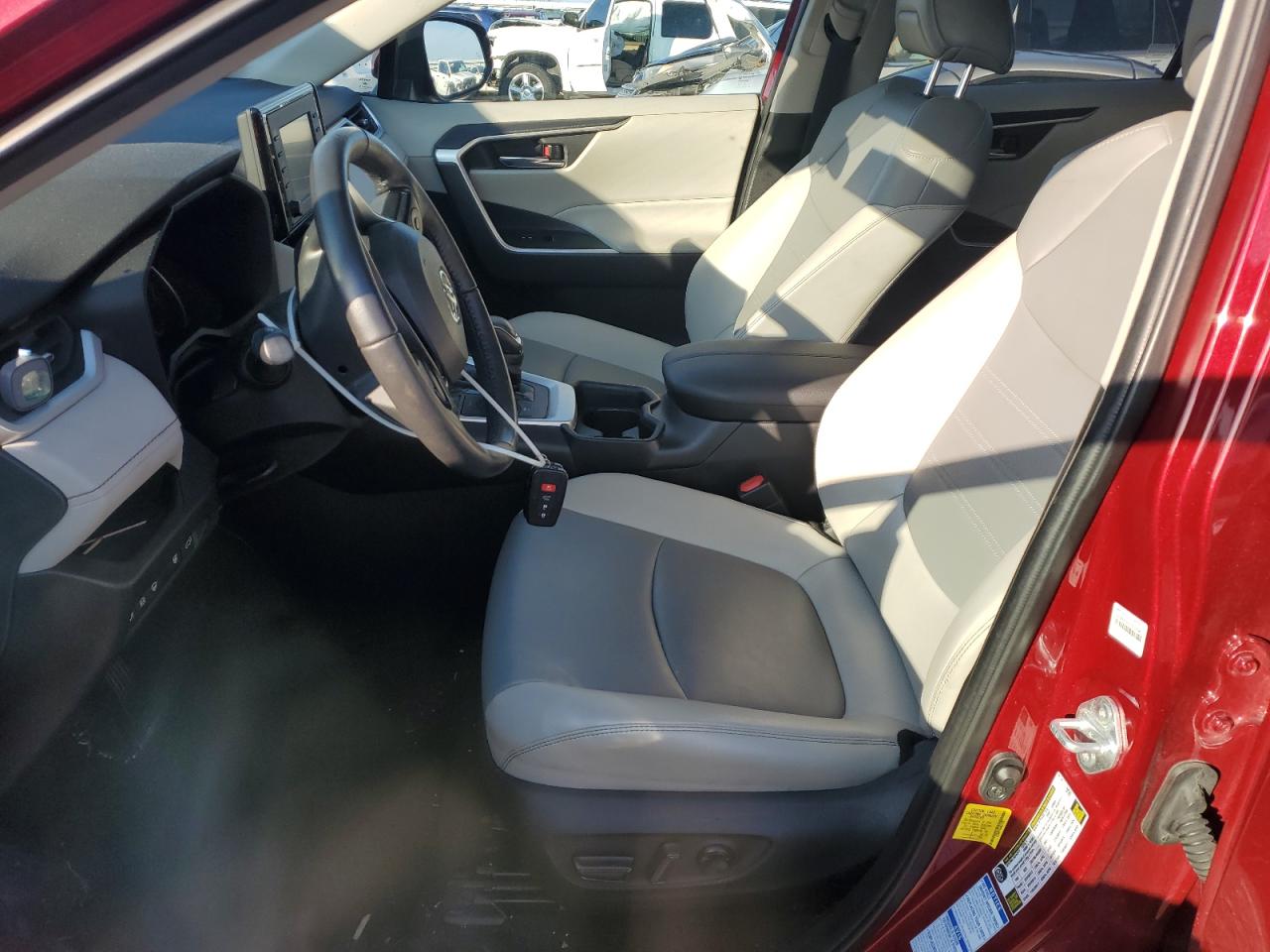 2021 Toyota RAV 4 VIN 4T3B6RFV4MU018503 Copart auction photo, front end / side damage thumbnail 7