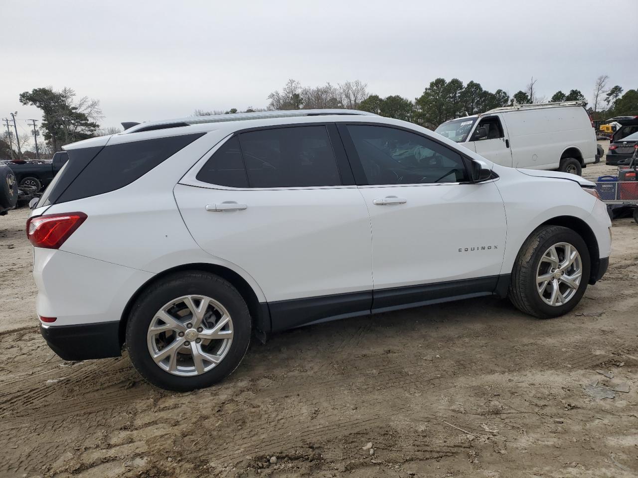2020 Chevrolet Equinox VIN 3GNAXVEX3LS557136 Copart auction photo, rear end / front end damage thumbnail 3