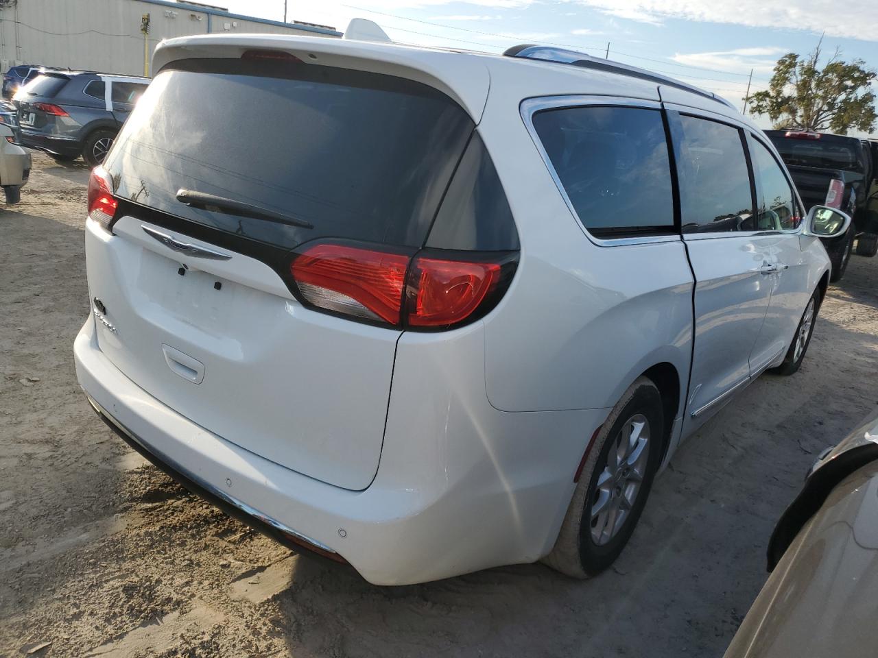 2020 Chrysler Pacifica VIN 2C4RC1BG7LR125070 Copart auction photo, water/flood damage thumbnail 3