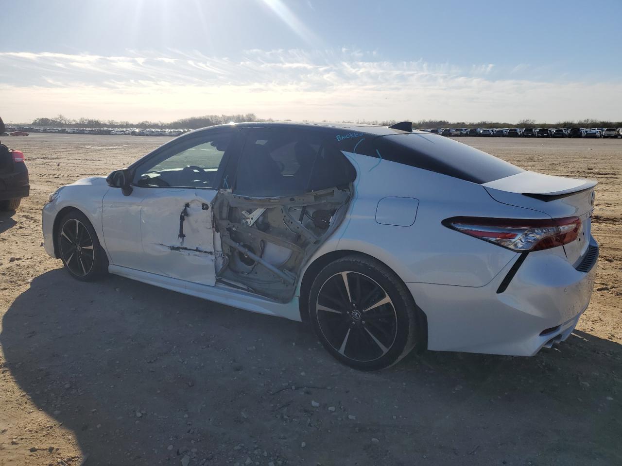 2019 Toyota Camry VIN 4T1BZ1HK8KU027979 Copart auction photo, side damage thumbnail 2