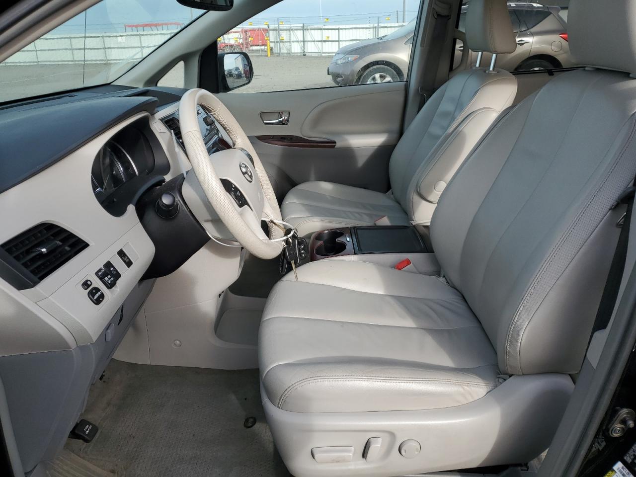 2014 Toyota Sienna VIN 5TDYK3DC5ES447608 Copart auction photo, front end damage thumbnail 7