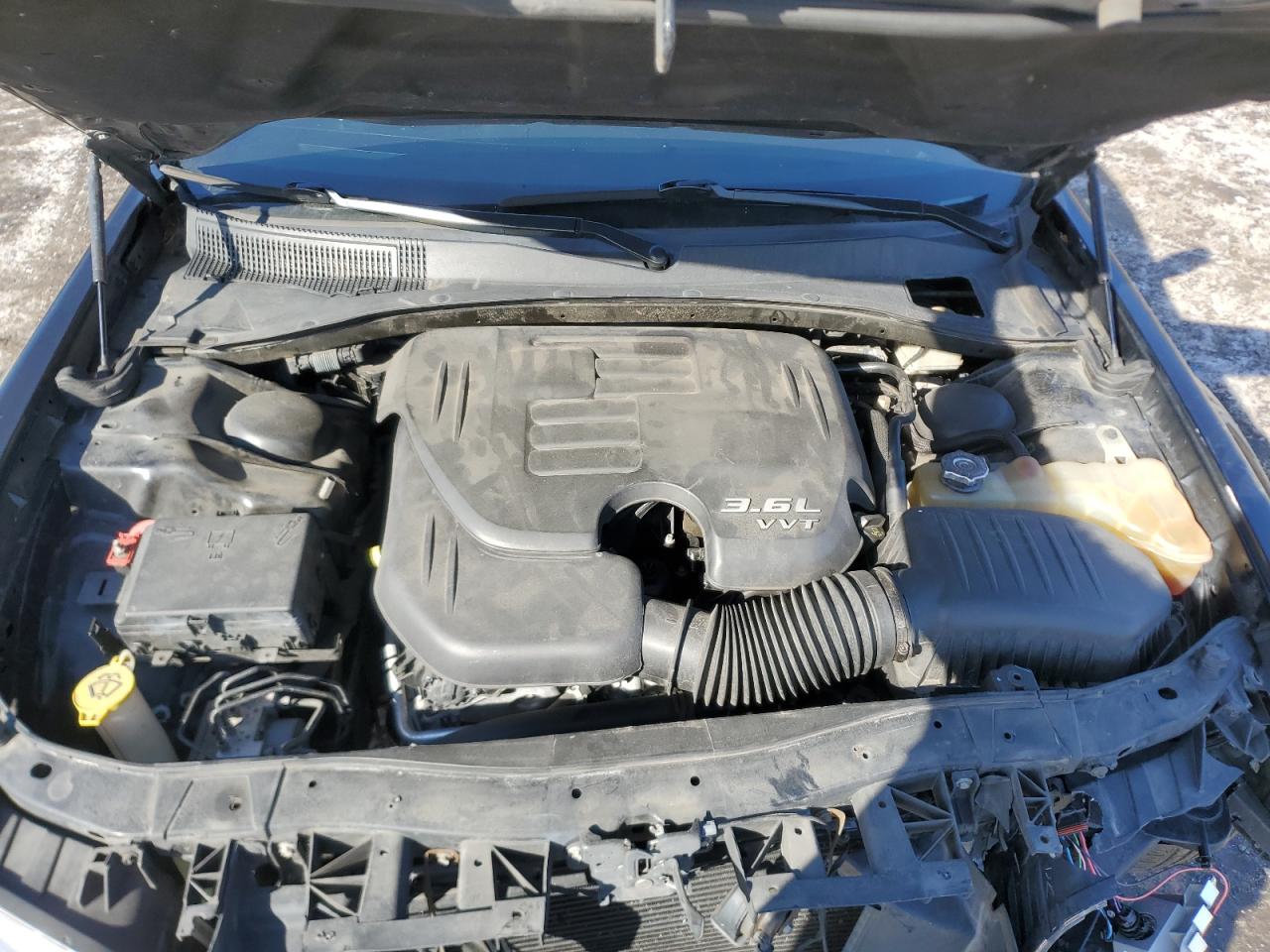 2016 Chrysler 300 VIN 2C3CCAAG0GH135382 Copart auction photo, front end / minor dent/scratches damage thumbnail 11