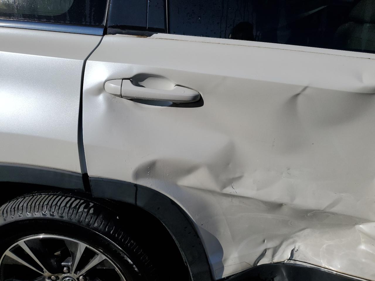 2019 Toyota Highlander VIN 5TDZZRFH6KS346925 Copart auction photo, side damage thumbnail 11