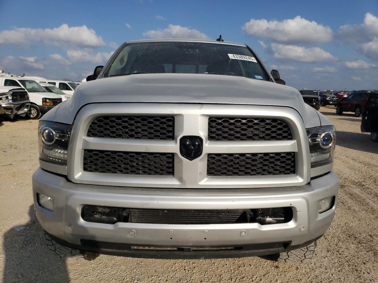 2017 RAM 2500 VIN 3C6UR5FL8HG586175 Copart auction photo, side / minor dent/scratches damage thumbnail 5