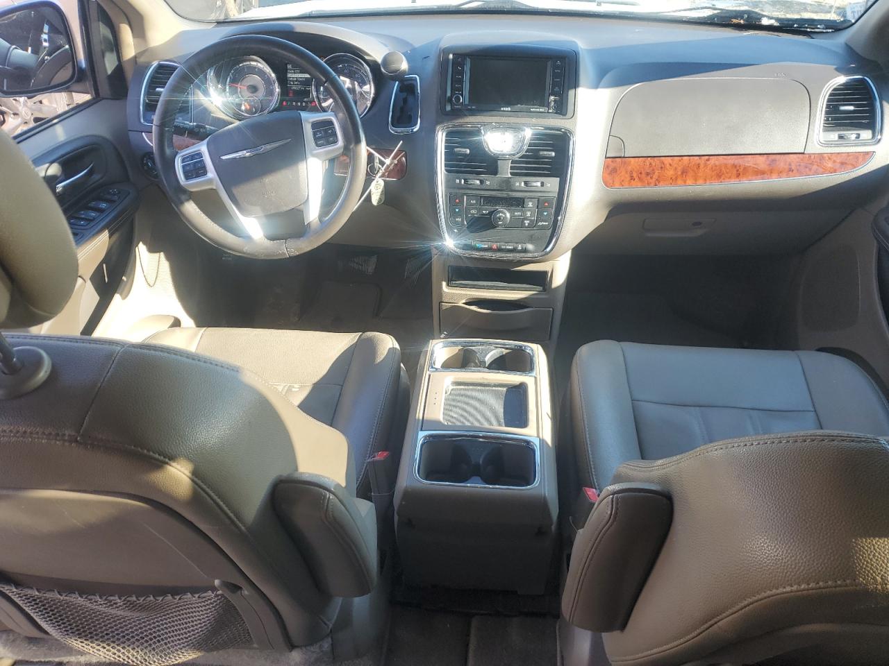 2016 Chrysler Town & Country VIN 2C4RC1BGXGR298331 Copart auction photo, front end damage thumbnail 8