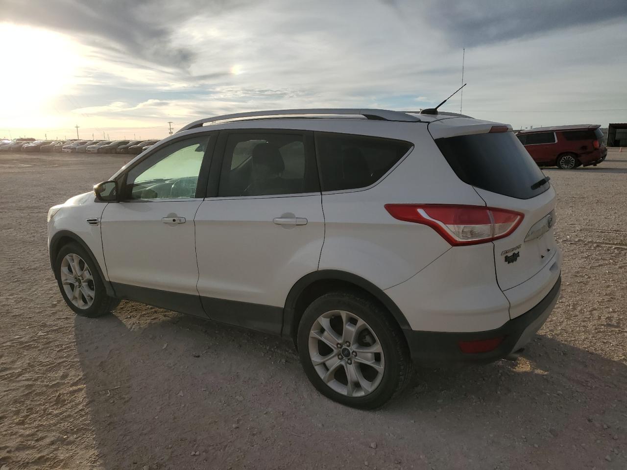 2016 Ford Escape VIN 1FMCU0JXXGUC26185 Copart auction photo, undercarriage / minor dent/scratches damage thumbnail 2