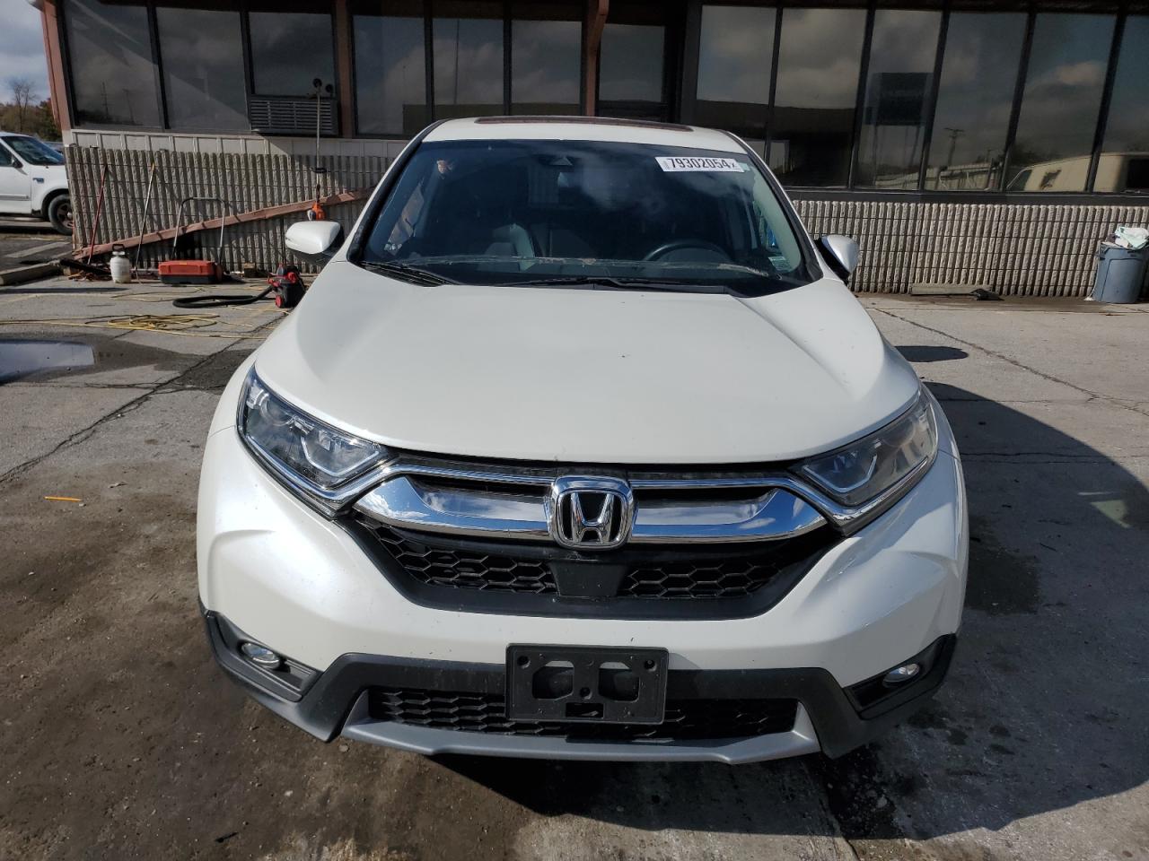 2018 Honda CR-V VIN 2HKRW2H86JH615295 Copart auction photo, side / rear end damage thumbnail 5