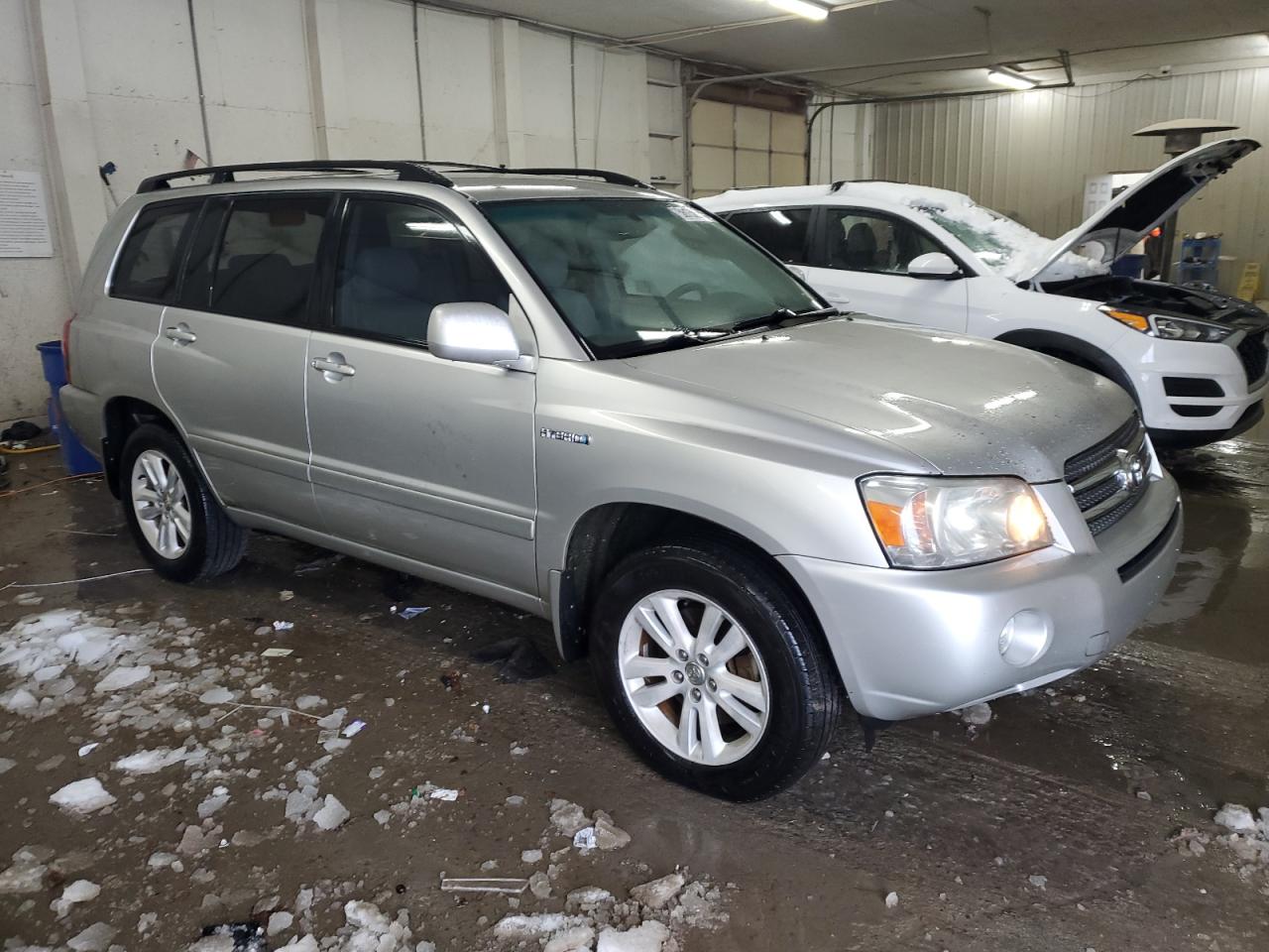 2007 Toyota Highlander VIN JTEGW21A870017652 Copart auction photo, rear end / minor dent/scratches damage thumbnail 4