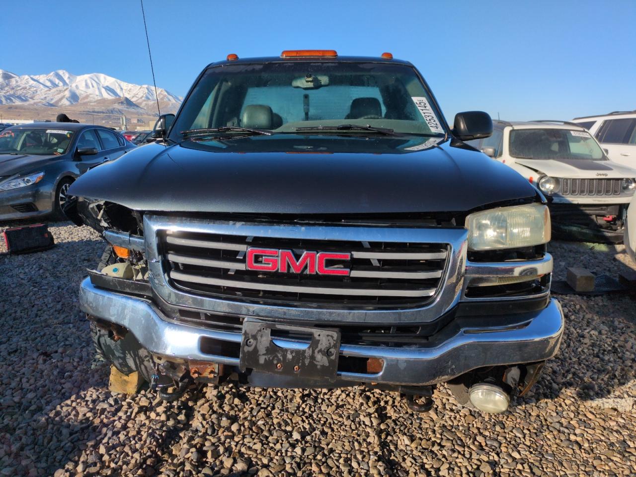 2004 GMC Sierra VIN 1GTJK39254E396553 Copart auction photo, front end damage thumbnail 5