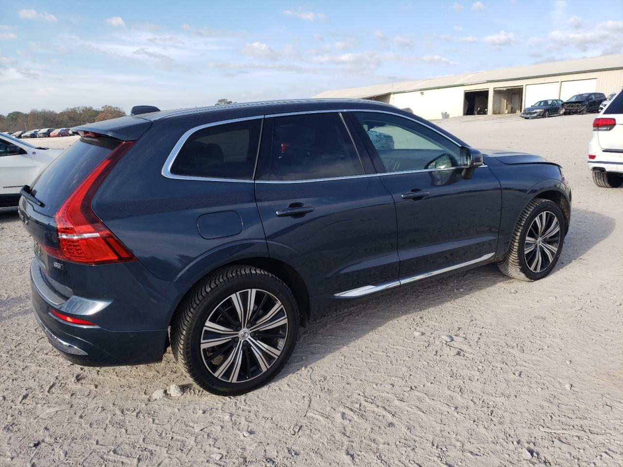 2022 Volvo XC60 VIN YV4L12RL8N1003312 Copart auction photo, front end / top/roof damage thumbnail 3