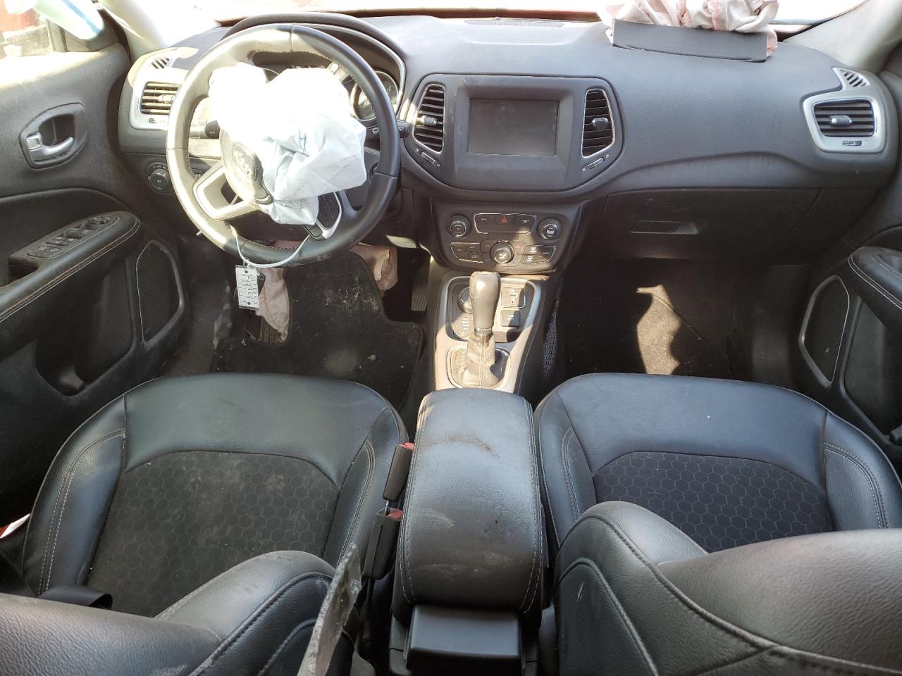 2019 Jeep Compass VIN 3C4NJDBB8KT761020 Copart auction photo, front end / side damage thumbnail 8