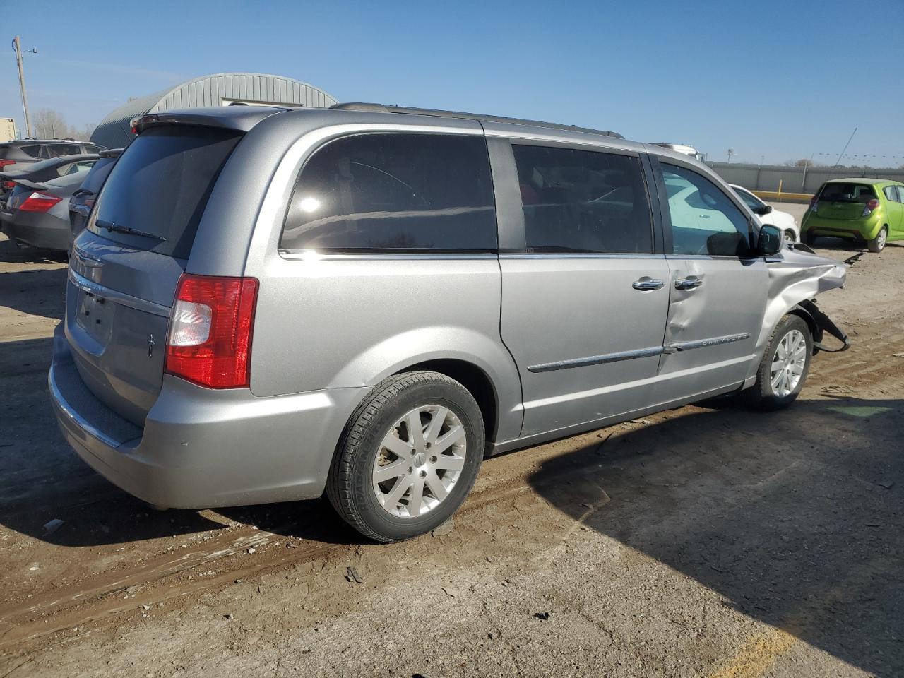 2015 Chrysler Town & Country VIN 2C4RC1BG1FR677443 Copart auction photo, front end / side damage thumbnail 3