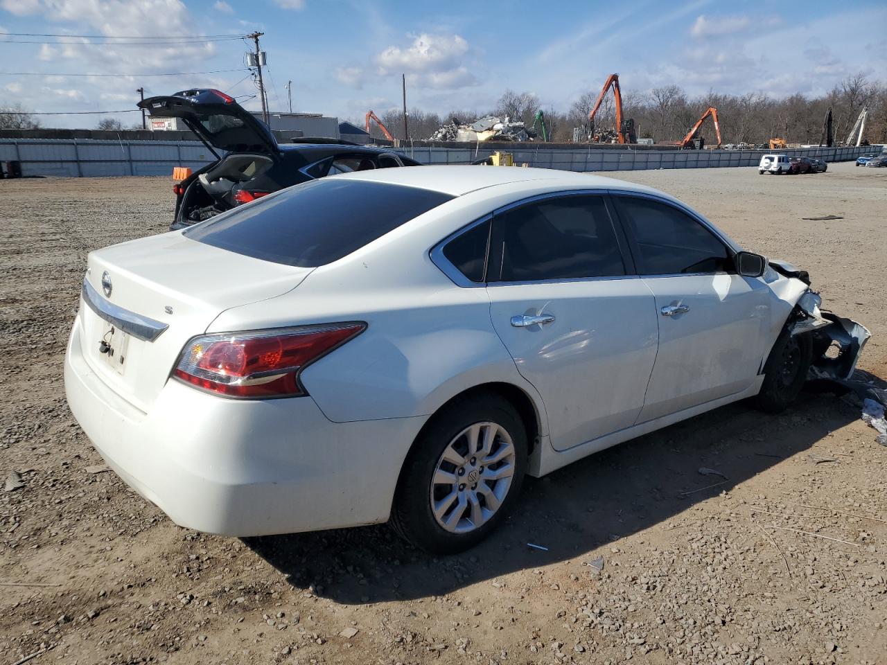 2015 Nissan Altima VIN 1N4AL3AP7FN330356 Copart auction photo, front end damage thumbnail 3