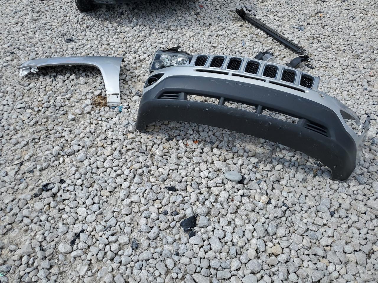 2017 Jeep Compass VIN 1C4NJCEA8HD116170 Copart auction photo, front end / side damage thumbnail 13