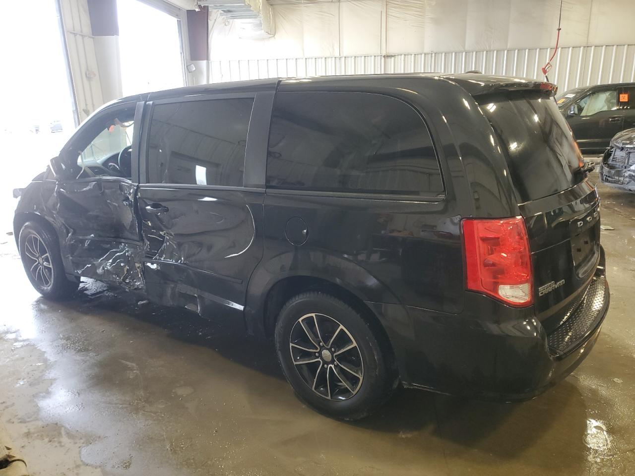 2017 Dodge Caravan VIN 2C4RDGCG4HR581811 Copart auction photo, side / front end damage thumbnail 2