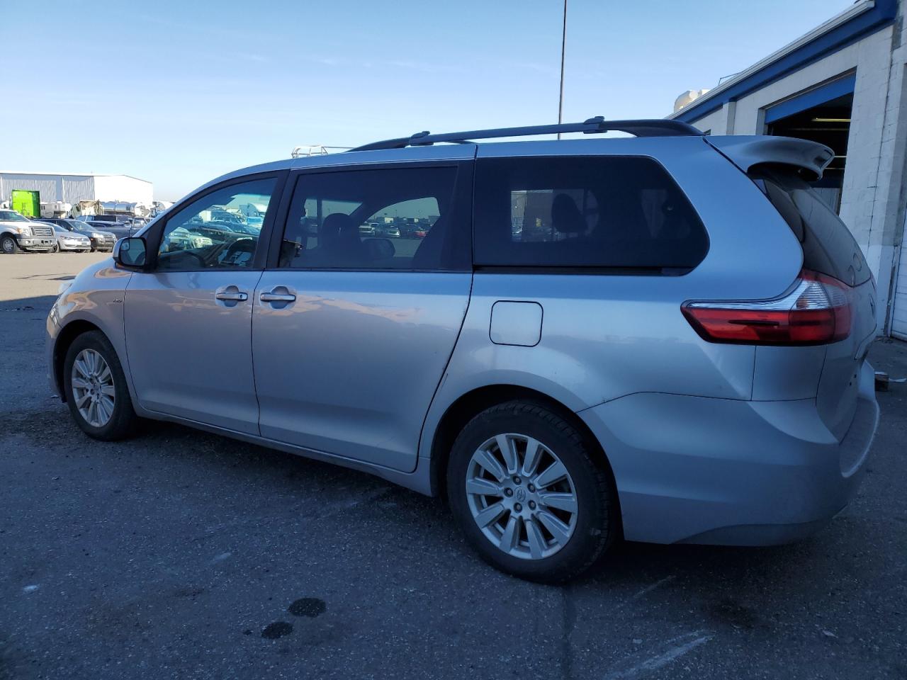 2017 Toyota Sienna VIN 5TDJZ3DC0HS177477 Copart auction photo, side / rear end damage thumbnail 2