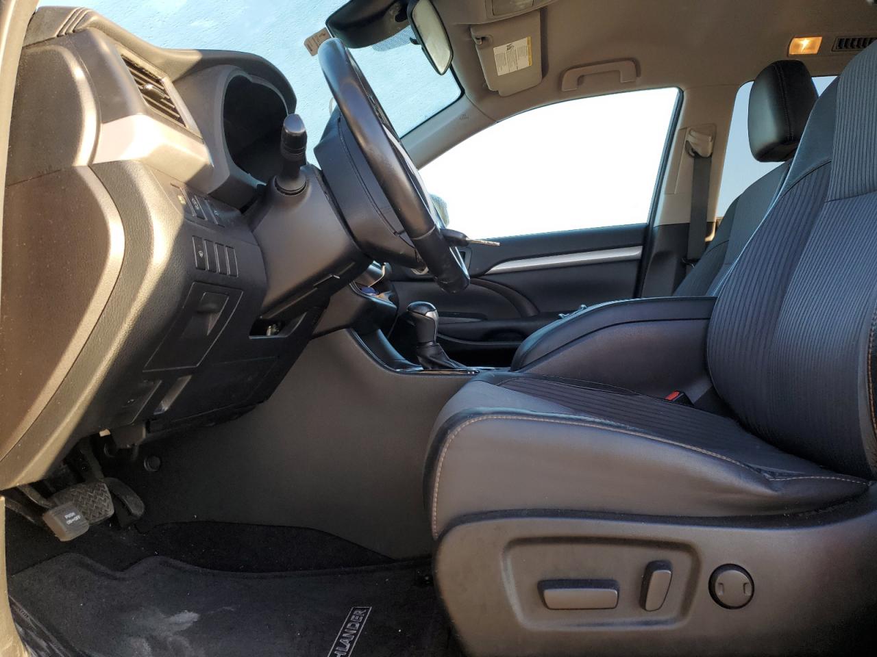 2017 Toyota Highlander VIN 5TDZZRFH4HS233645 Copart auction photo, front end / minor dent/scratches damage thumbnail 7