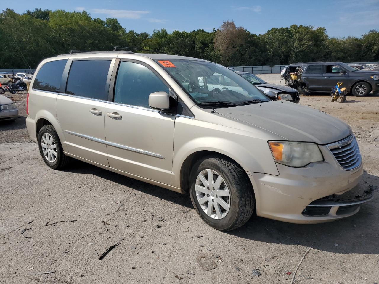 2014 Chrysler Town & Country VIN 2C4RC1BG7ER445492 Copart auction photo, front end / side damage thumbnail 4