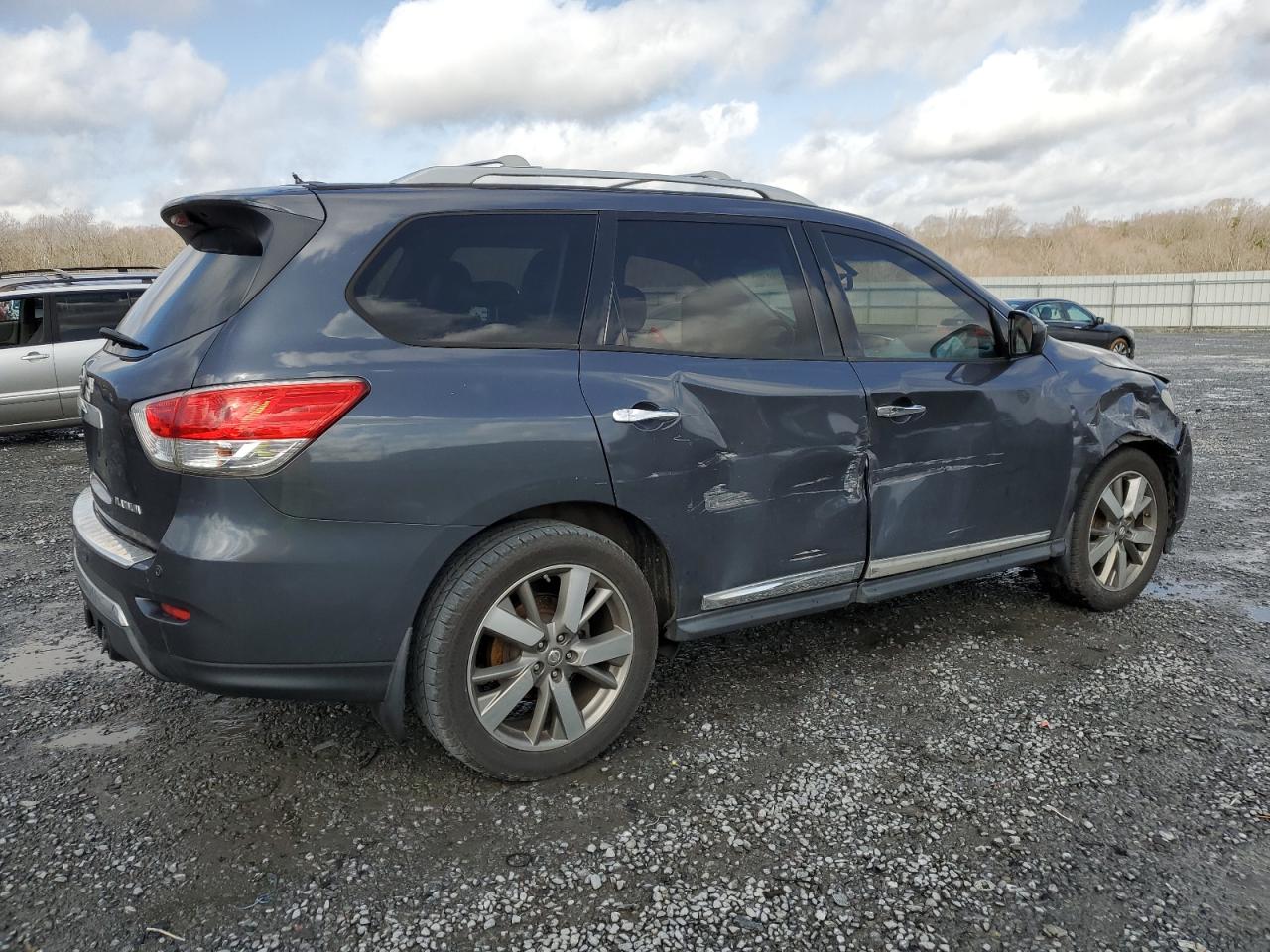 2013 Nissan Pathfinder VIN 5N1AR2MN4DC647108 Copart auction photo, side / front end damage thumbnail 3