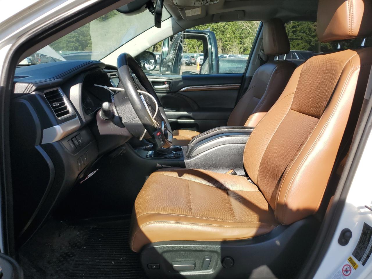 2018 Toyota Highlander VIN 5TDDZRFH2JS882294 Copart auction photo, front end damage thumbnail 7