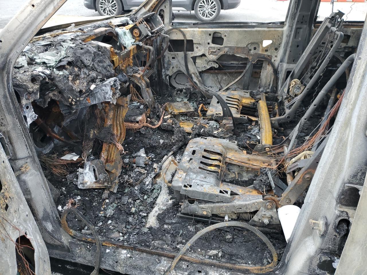 2005 Chevrolet TrailBlazer VIN 1GNDT13SX52135663 Copart auction photo, burn damage thumbnail 7