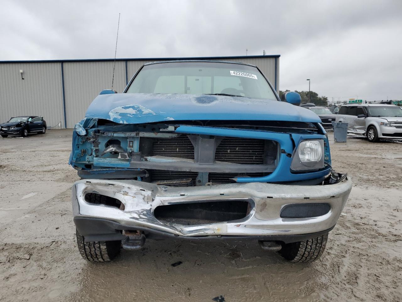 1997 Ford F-150 VIN 1FTDF18W8VNC65158 Copart auction photo, front end damage thumbnail 5