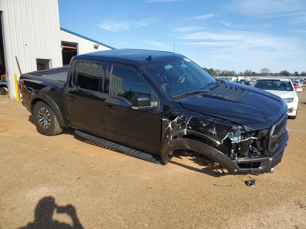 2019 Ford F-150 VIN 1FTFW1RG6KFB81071 Copart auction photo, front end / side damage thumbnail 4