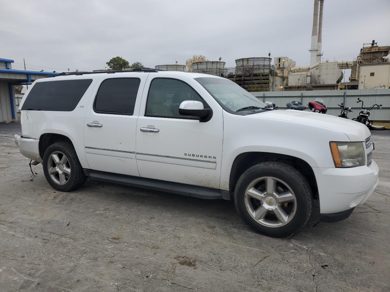 2011 Chevrolet Suburban VIN 1GNSKKE39BR286566 Copart auction photo, rear end / minor dent/scratches damage thumbnail 4