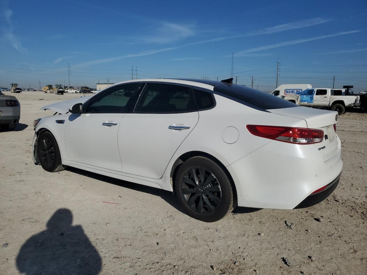 2016 KIA Optima VIN 5XXGU4L33GG090026 Copart auction photo, front end / minor dent/scratches damage thumbnail 2