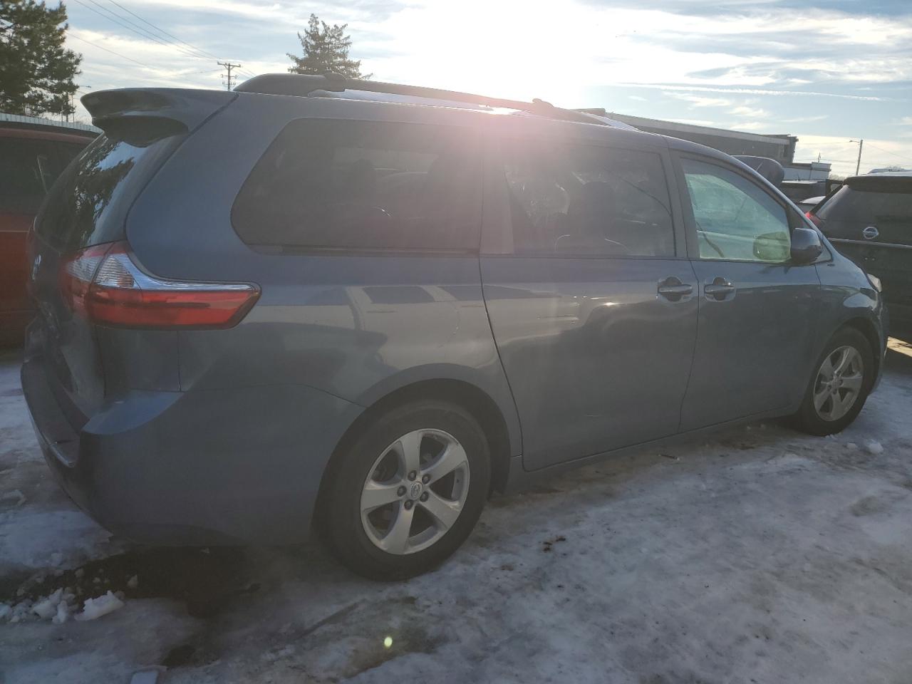 2015 Toyota Sienna VIN 5TDKK3DC8FS550898 Copart auction photo, side damage thumbnail 3