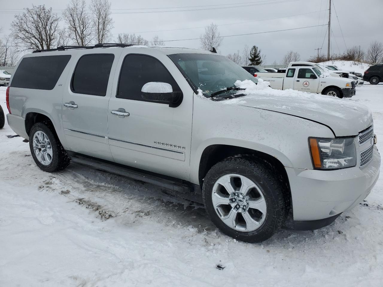2010 Chevrolet Suburban VIN 1GNUKKE36AR229085 Copart auction photo, front end / side damage thumbnail 4