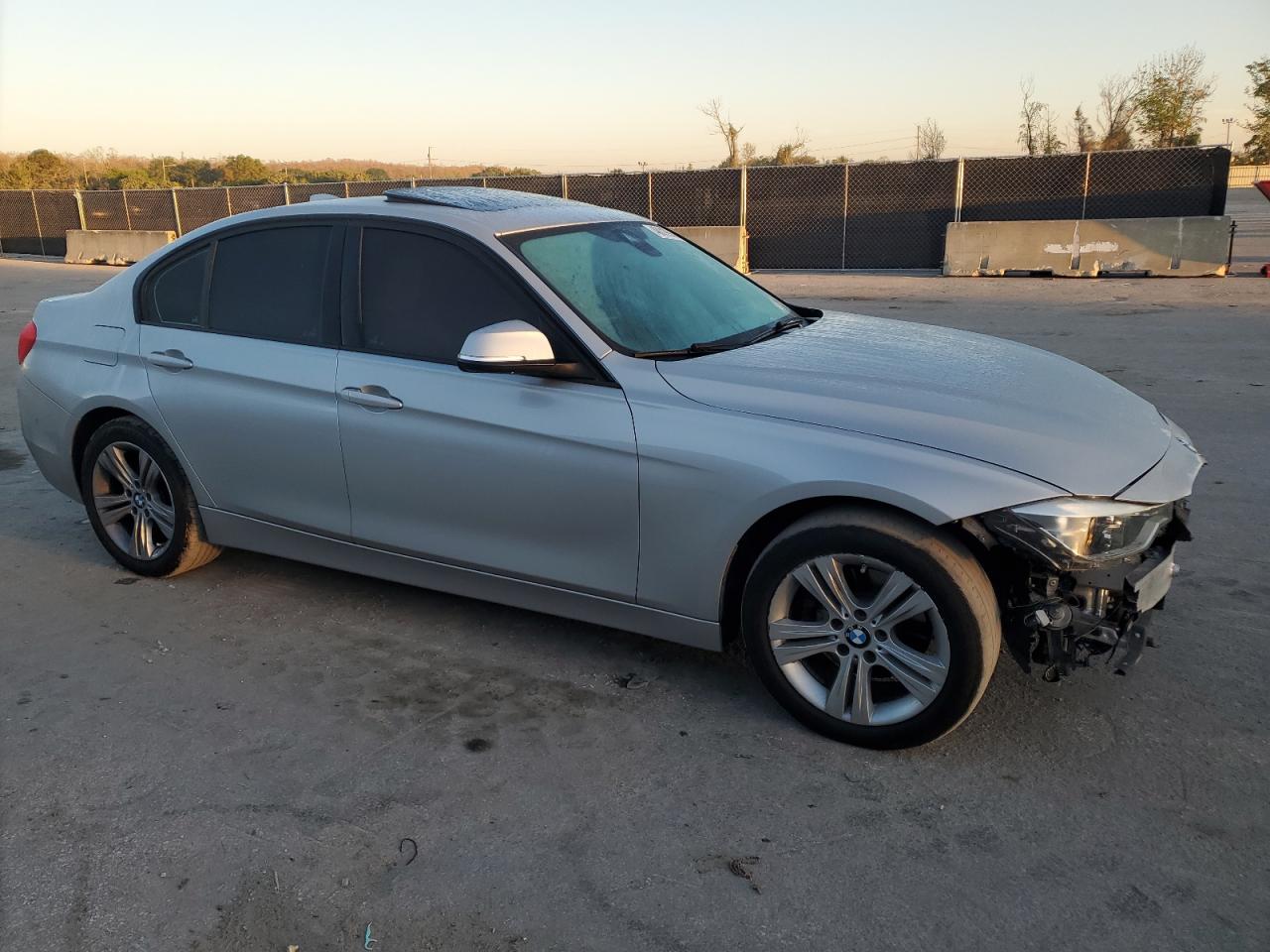 2016 BMW 3er VIN WBA8E9C50GK648420 Copart auction photo, front end damage thumbnail 4