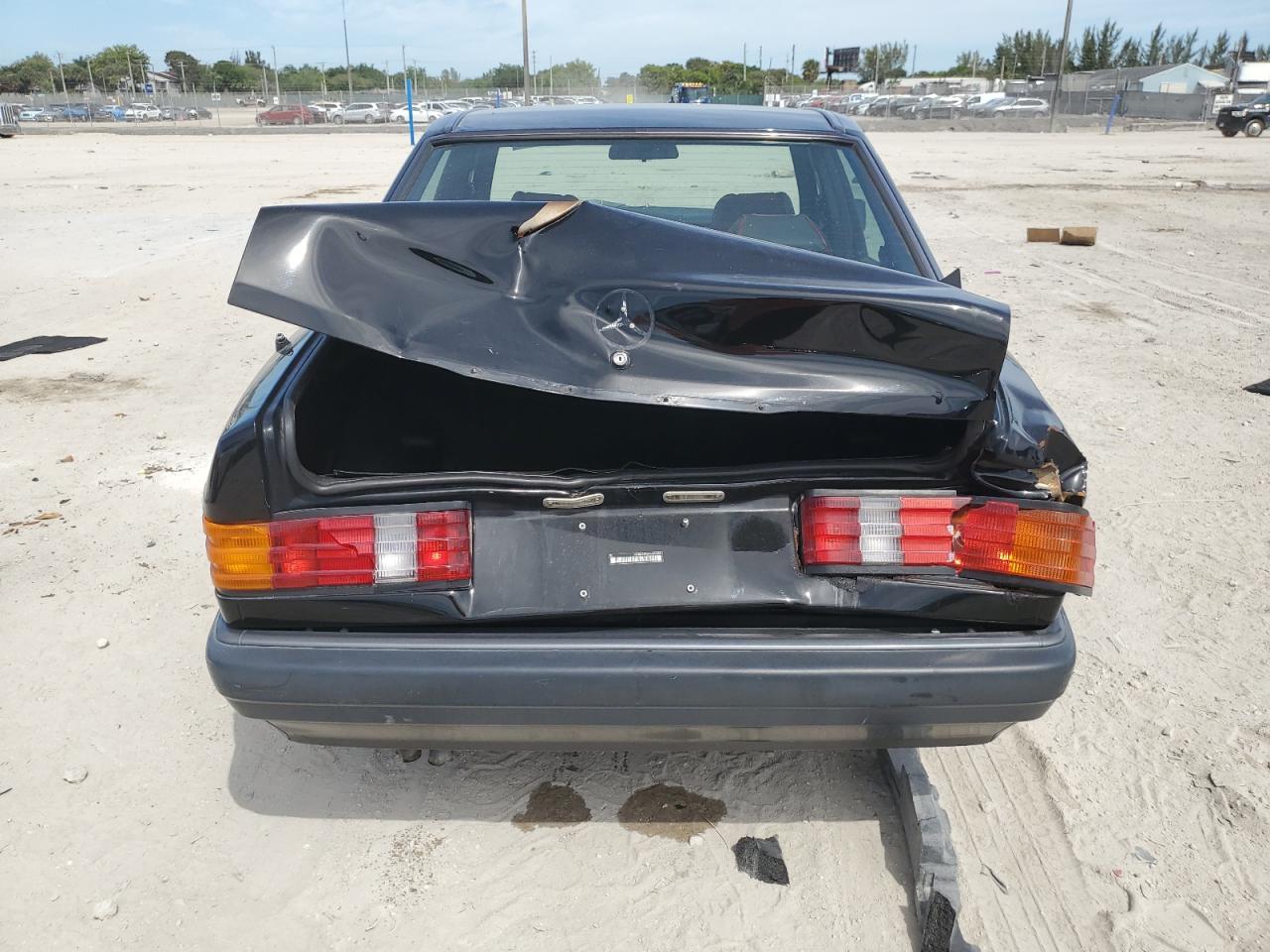 1993 Mercedes-Benz 190 (W201) VIN WDBDA29D7PG056355 Copart auction photo, rear end / side damage thumbnail 6