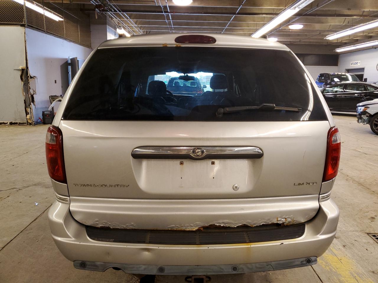 2005 Chrysler Town & Country VIN 2C8GP64L65R292122 Copart auction photo, front end damage thumbnail 6