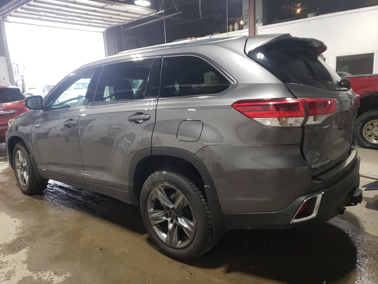 2017 Toyota Highlander VIN 5TDDGRFH9HS035904 Copart auction photo, side / rear end damage thumbnail 2
