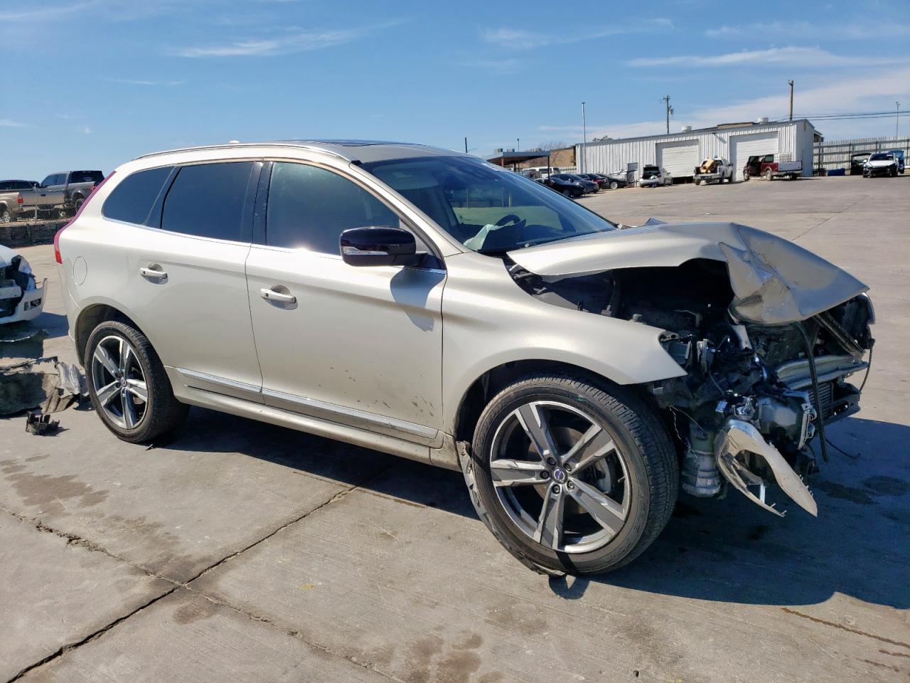 2017 Volvo XC60 VIN YV440MRR6H2084459 Copart auction photo, front end damage thumbnail 4
