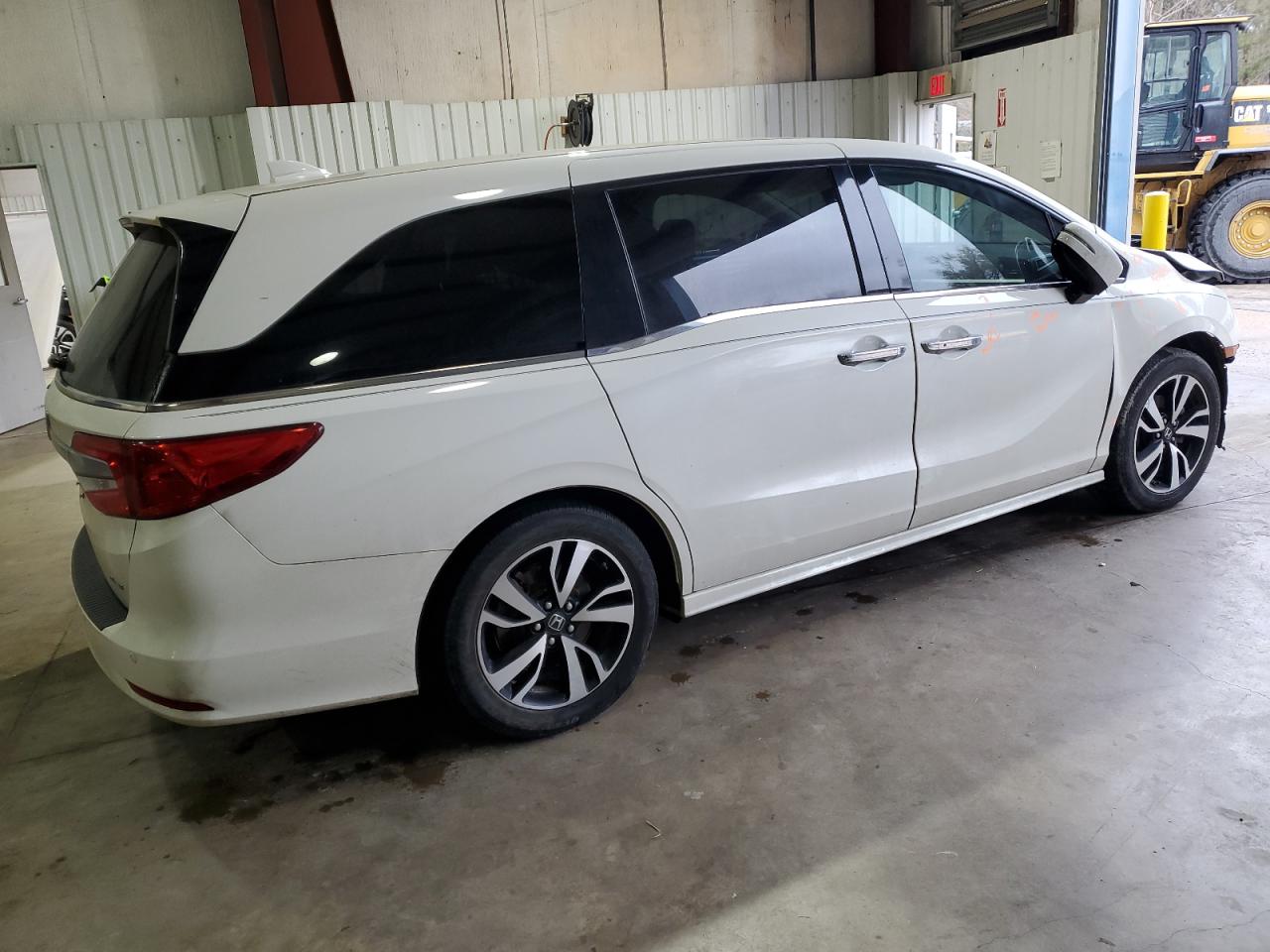 2018 Honda Odyssey VIN 5FNRL6H97JB016882 Copart auction photo, front end / minor dent/scratches damage thumbnail 3