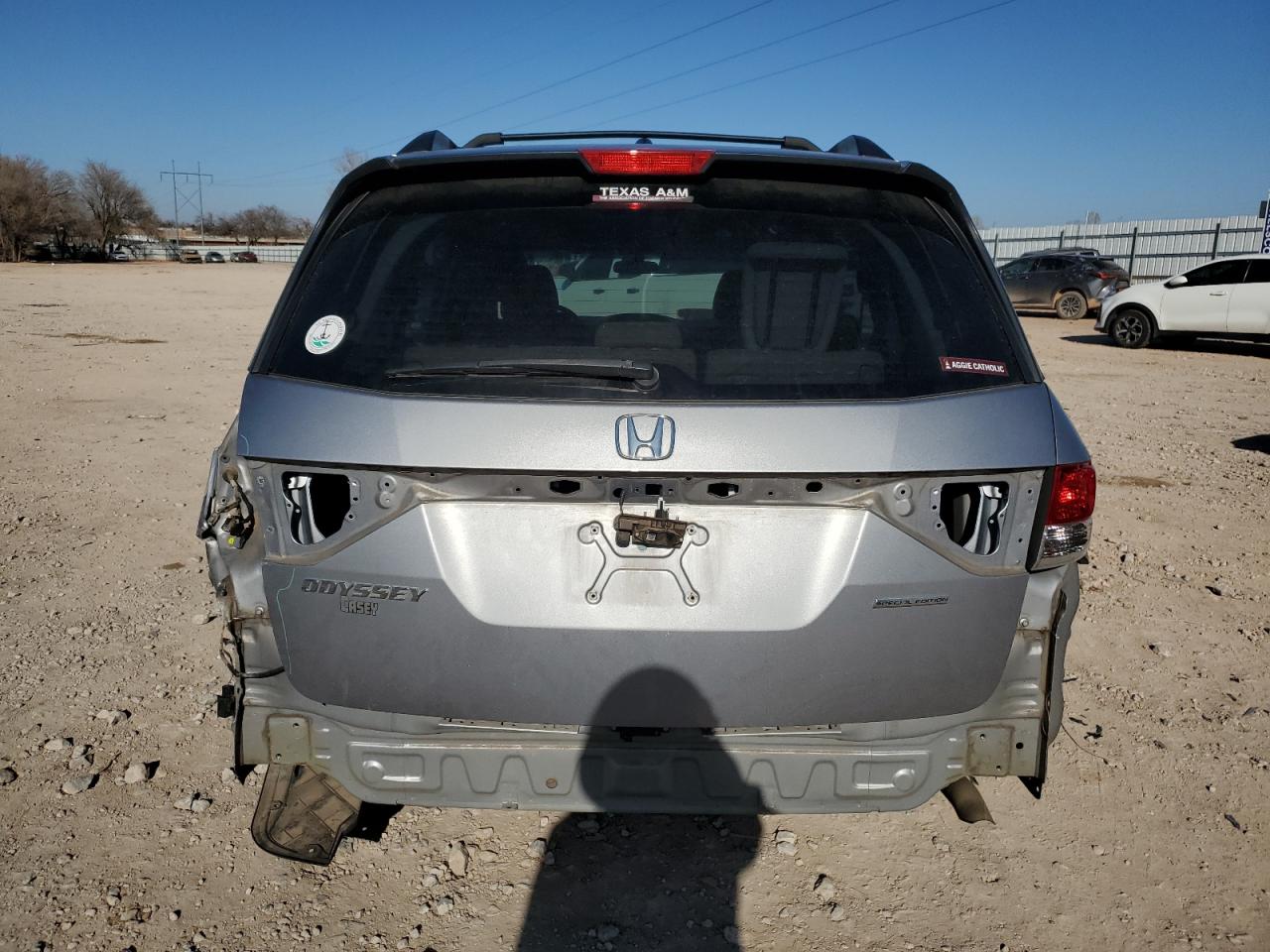 2016 Honda Odyssey VIN 5FNRL5H3XGB151417 Copart auction photo, rear end / minor dent/scratches damage thumbnail 6