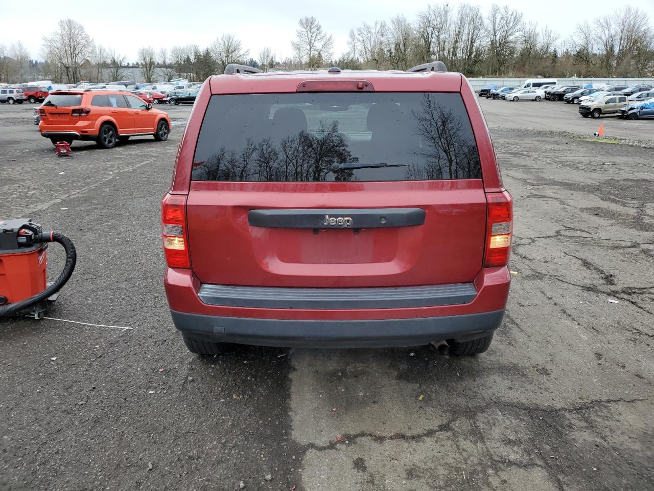 2016 Jeep Liberty (Patriot) VIN 1C4NJPBA1GD561408 Copart auction photo, front end / side damage thumbnail 6