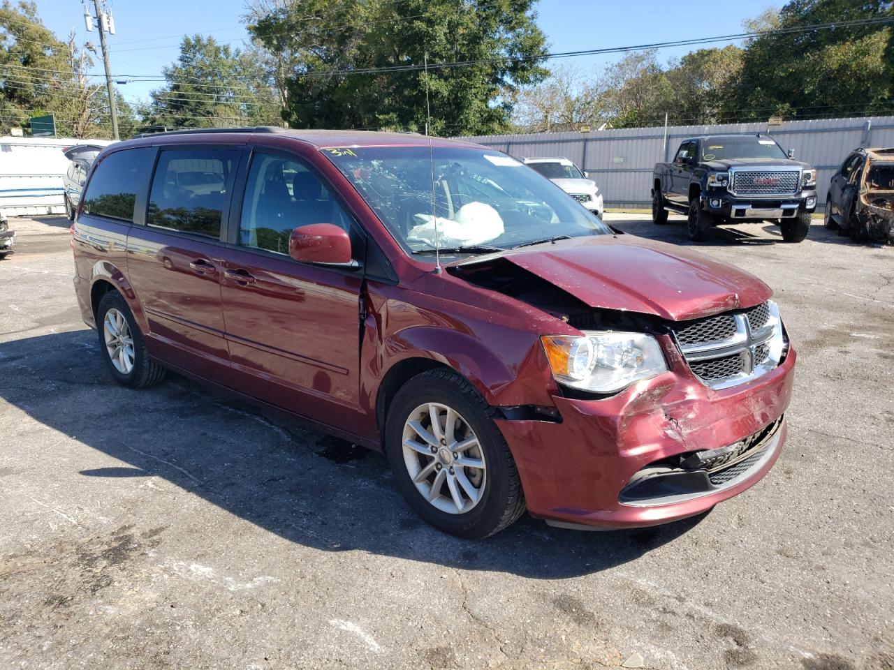 2016 Dodge Caravan VIN 2C4RDGCGXGR399545 Copart auction photo, front end damage thumbnail 4