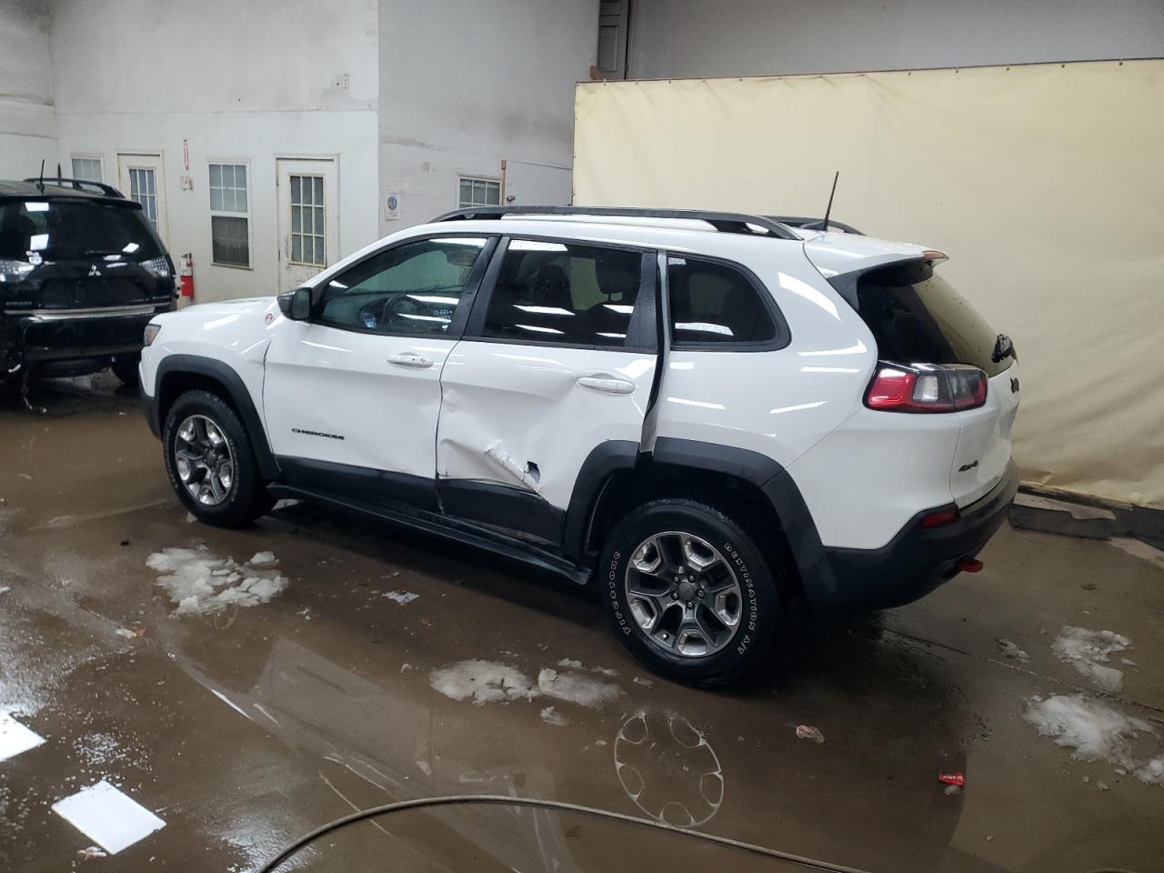 2019 Jeep Cherokee VIN 1C4PJMBXXKD182976 Copart auction photo, side damage thumbnail 2