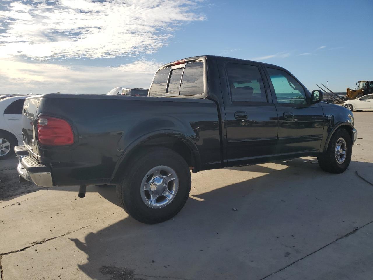2002 Ford F-150 VIN 1FTRW07L72KA11705 Copart auction photo, front end / side damage thumbnail 3