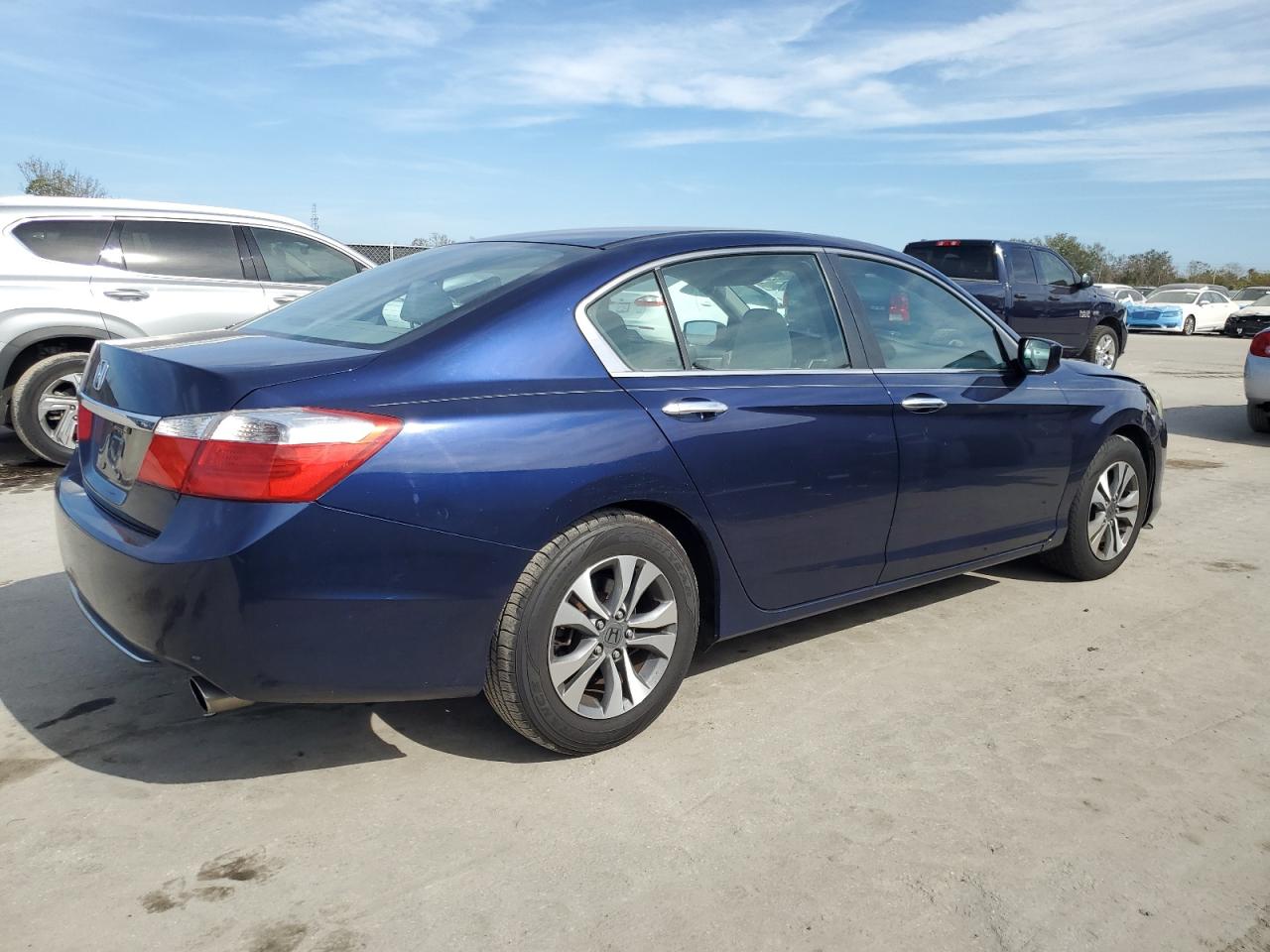 2013 Honda Accord VIN 1HGCR2F33DA032734 Copart auction photo, front end / minor dent/scratches damage thumbnail 3