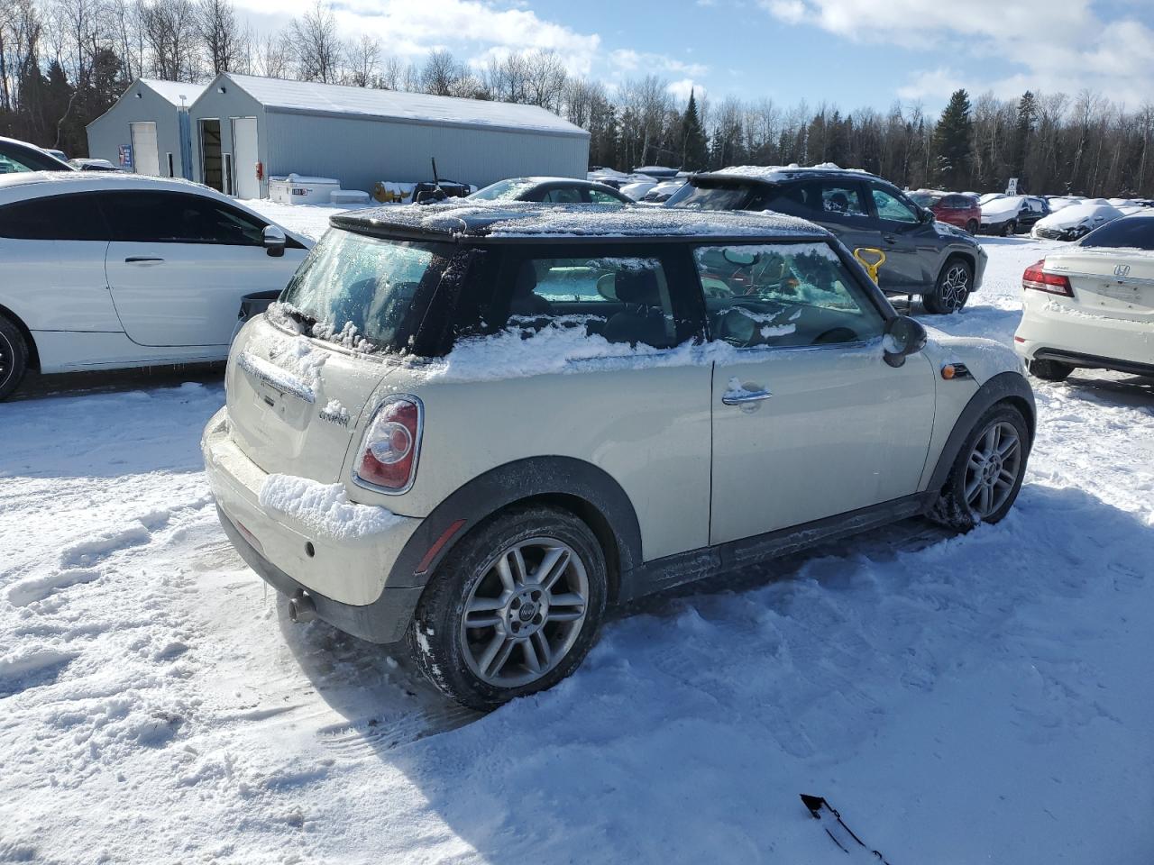 2011 MINI Cooper VIN WMWSU3C55BTX95535 Copart auction photo, side / minor dent/scratches damage thumbnail 3