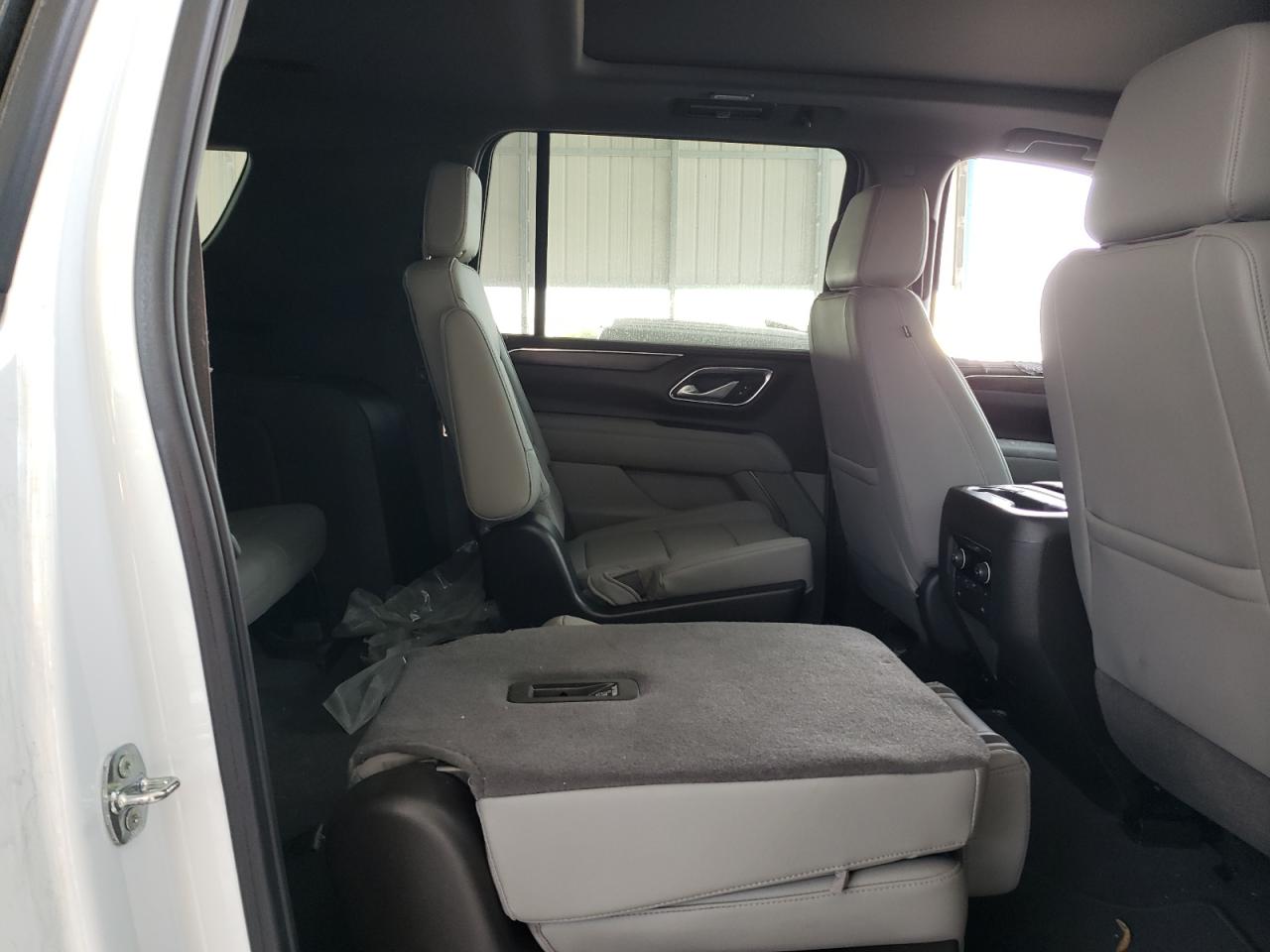 2022 Chevrolet Suburban VIN 1GNSKDKD7NR312482 Copart auction photo, burn - engine / minor dent/scratches damage thumbnail 11