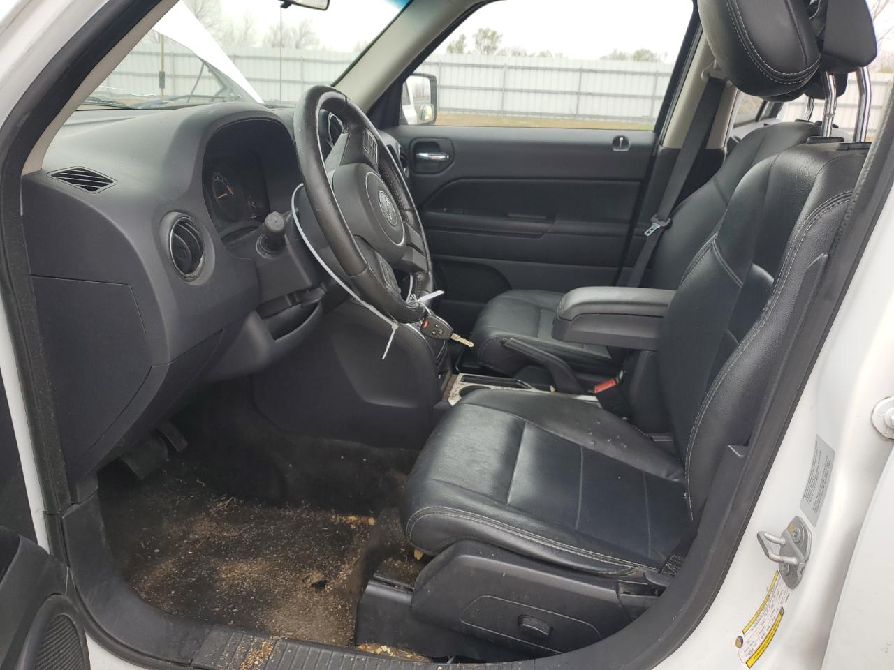 2015 Jeep Liberty (Patriot) VIN 1C4NJPFA1FD358432 Copart auction photo, front end / minor dent/scratches damage thumbnail 7