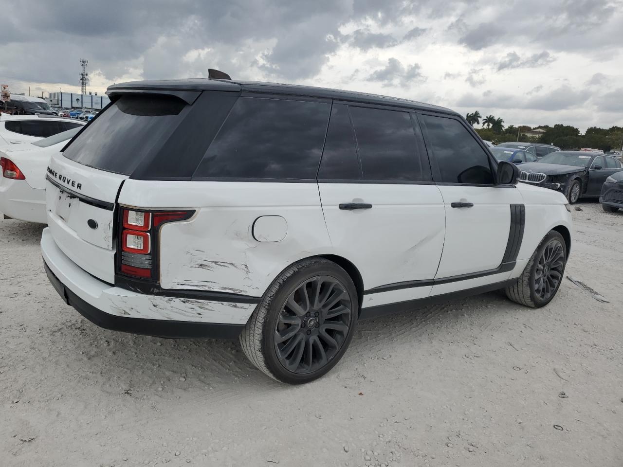 2017 Land Rover Range Rover VIN SALGS2FV2HA322550 Copart auction photo, side / rear end damage thumbnail 3