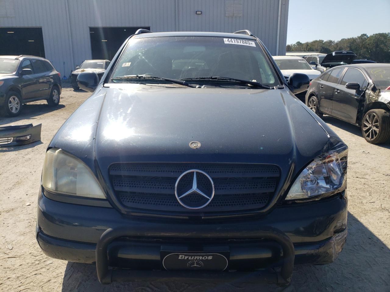 2000 Mercedes-Benz M-klasse VIN 4JGAB54E8YA178063 Copart auction photo, front end damage thumbnail 5
