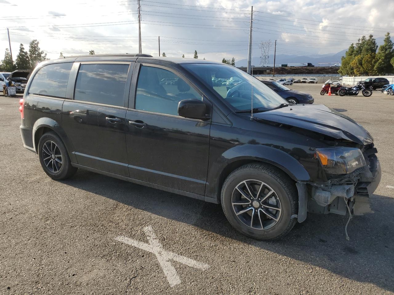 2018 Dodge Caravan VIN 2C4RDGEG9JR345223 Copart auction photo, front end / side damage thumbnail 4
