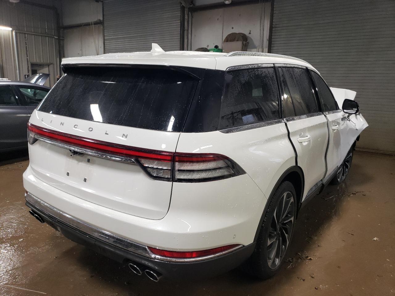 2021 Lincoln Aviator VIN 5LM5J7XC9MGL00539 Copart auction photo, front end damage thumbnail 3